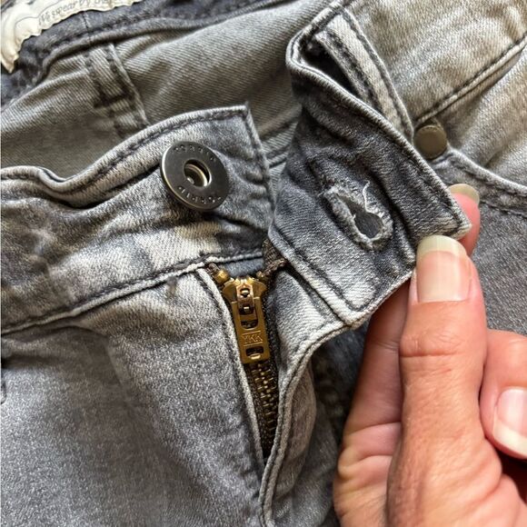 Torrid Jeans Crop Floral Embroidered Gray Stretchy Womens Size 10 - Picture 6 of 9